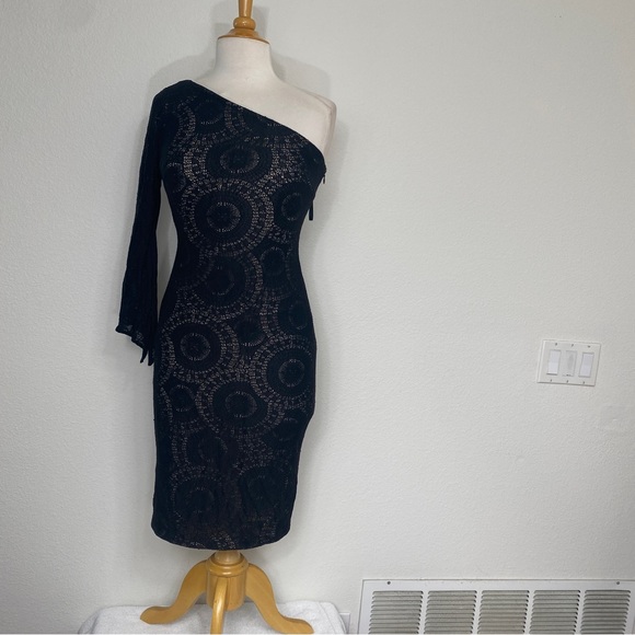 Maggy London Black Lace Crochet Stretch One Shoulder Bell Sleeve Dress Size 8 - Picture 1 of 15